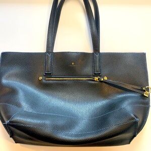 Travanti large black Tote bag 3 interior pockets.